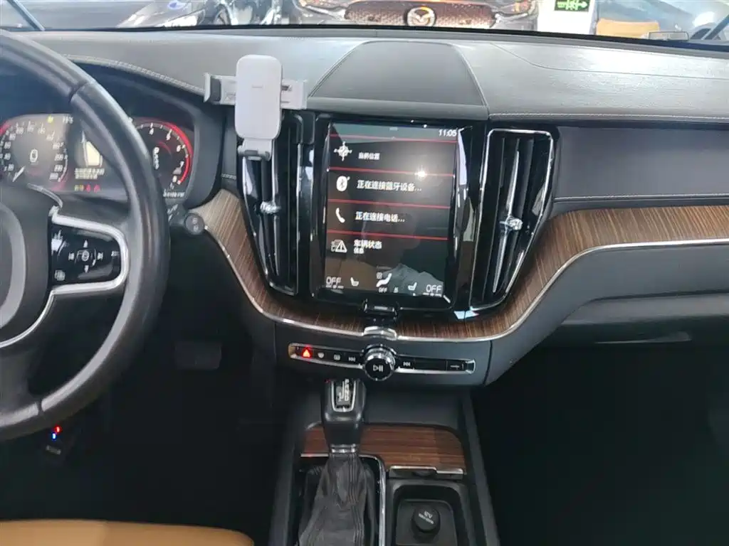 Volvo XC60 2018 — фото 13