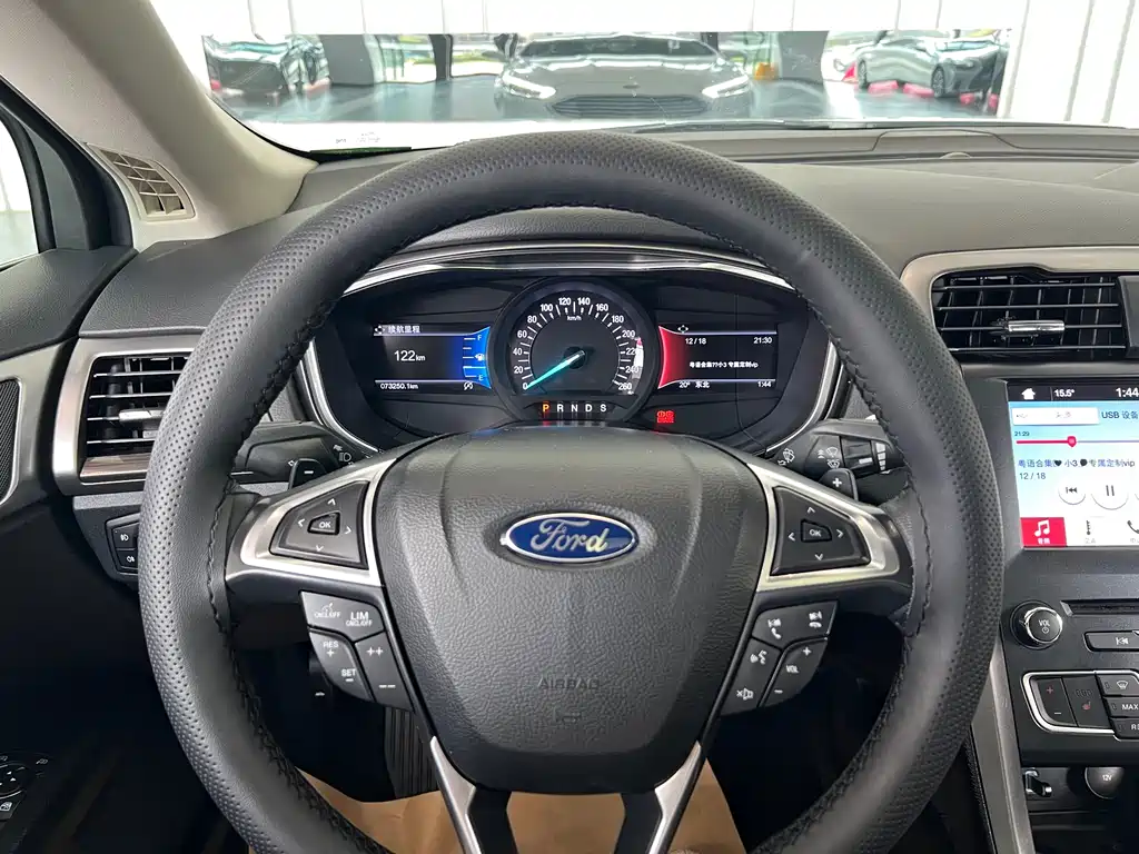 Ford Mondeo 2018 — фото 13