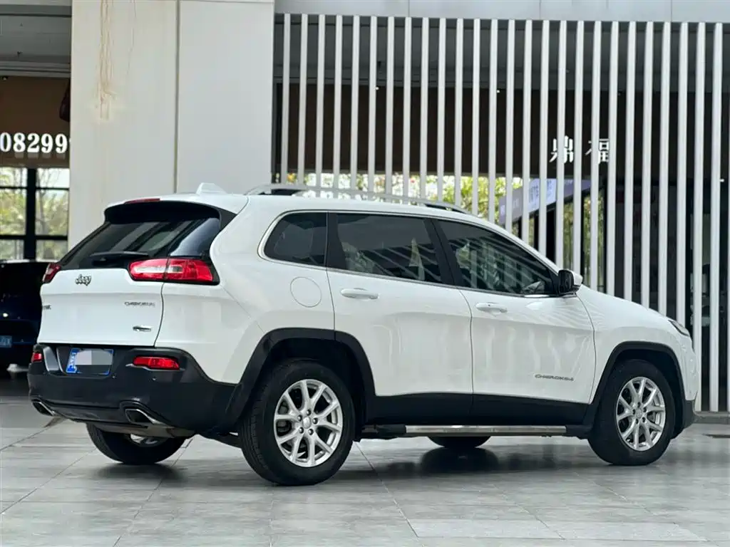 Jeep Cherokee 2016 — фото 4