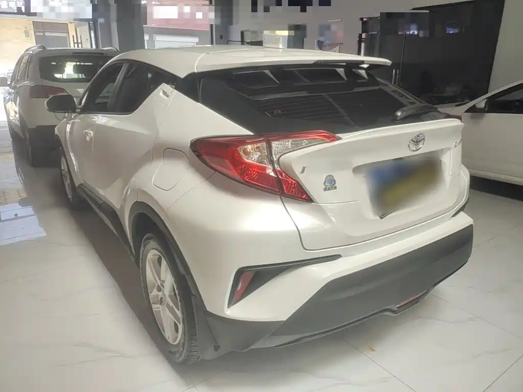 Toyota C-HR 2023 — фото 5