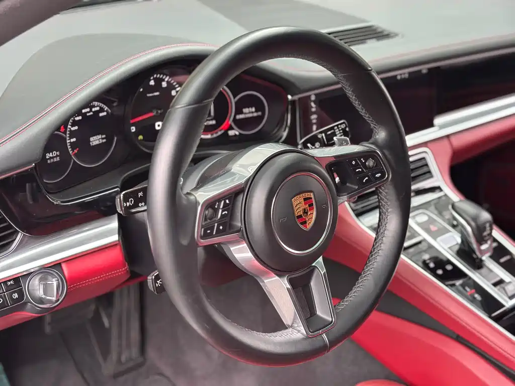 Porsche Panamera 2018 — фото 11