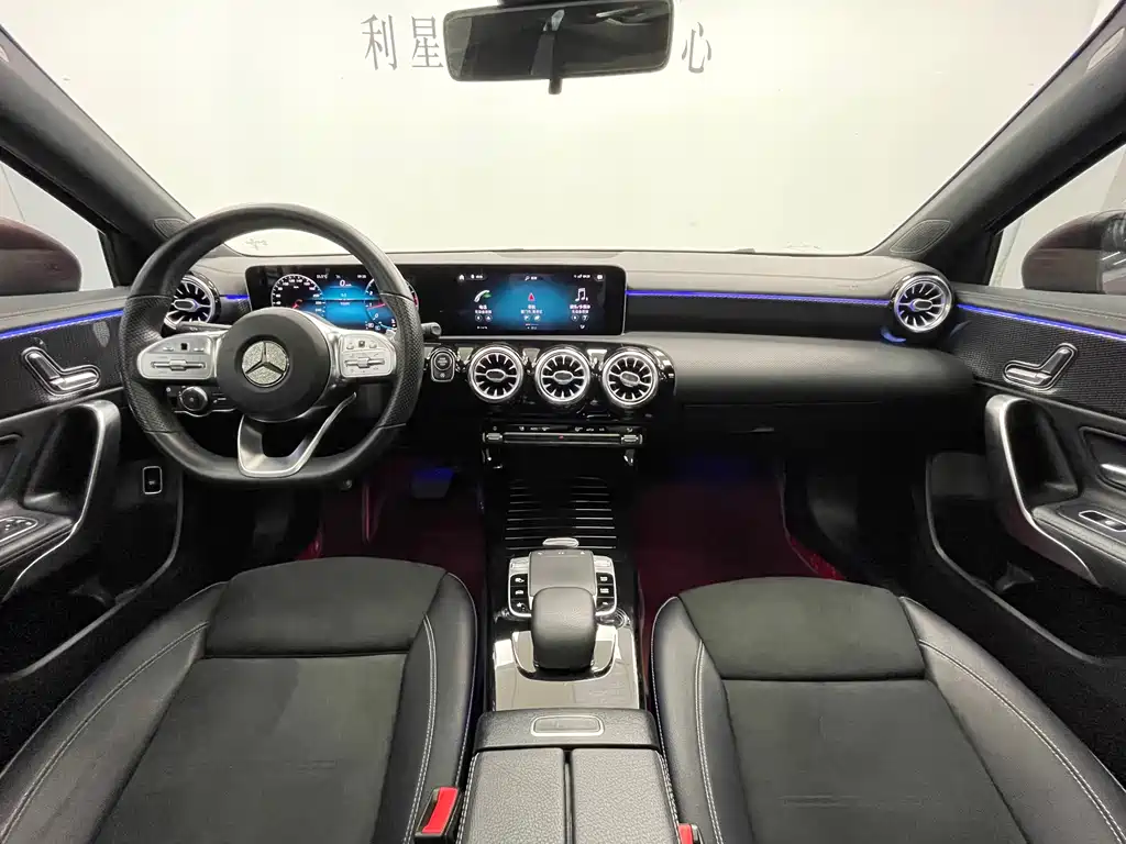 Mercedes-Benz A-Class 2019 — фото 11
