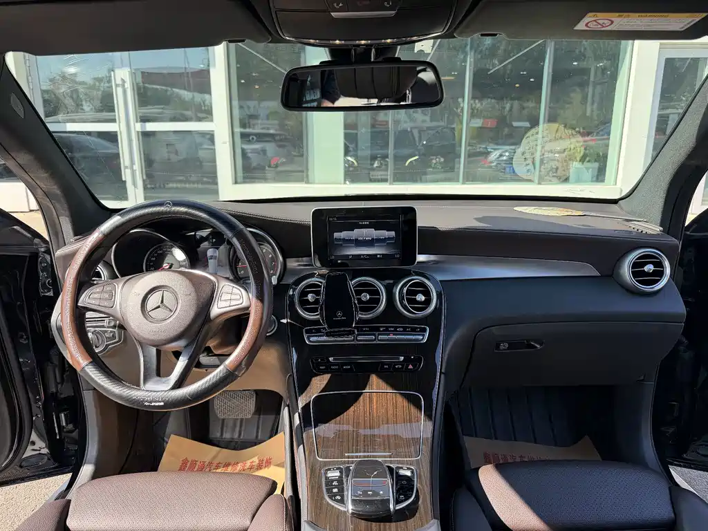 Mercedes-Benz GLC 2017 — фото 19