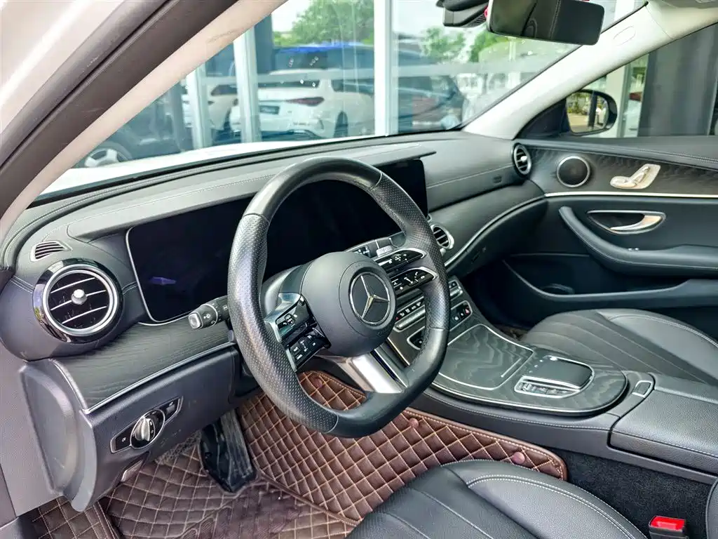 Mercedes-Benz E-Class 2024 — фото 10