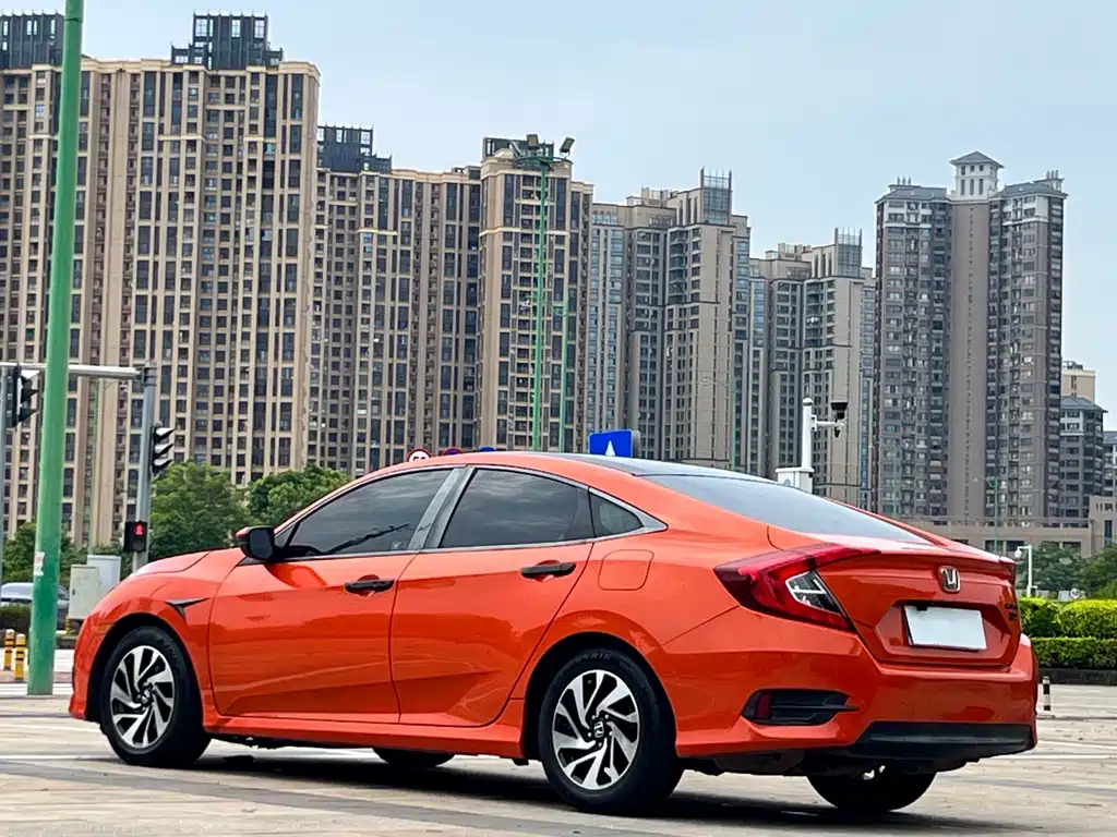 Honda Civic 2017 — фото 9