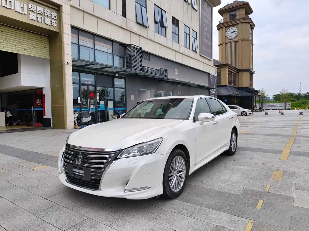 Toyota Crown 2017 — фото 1