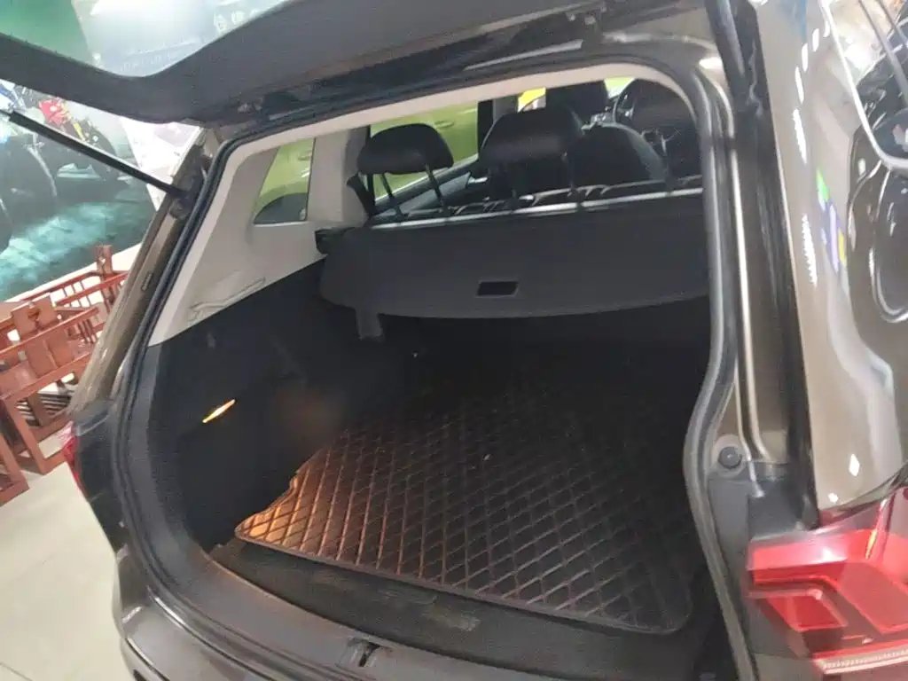 Volkswagen Tiguan L 2017 — фото 19