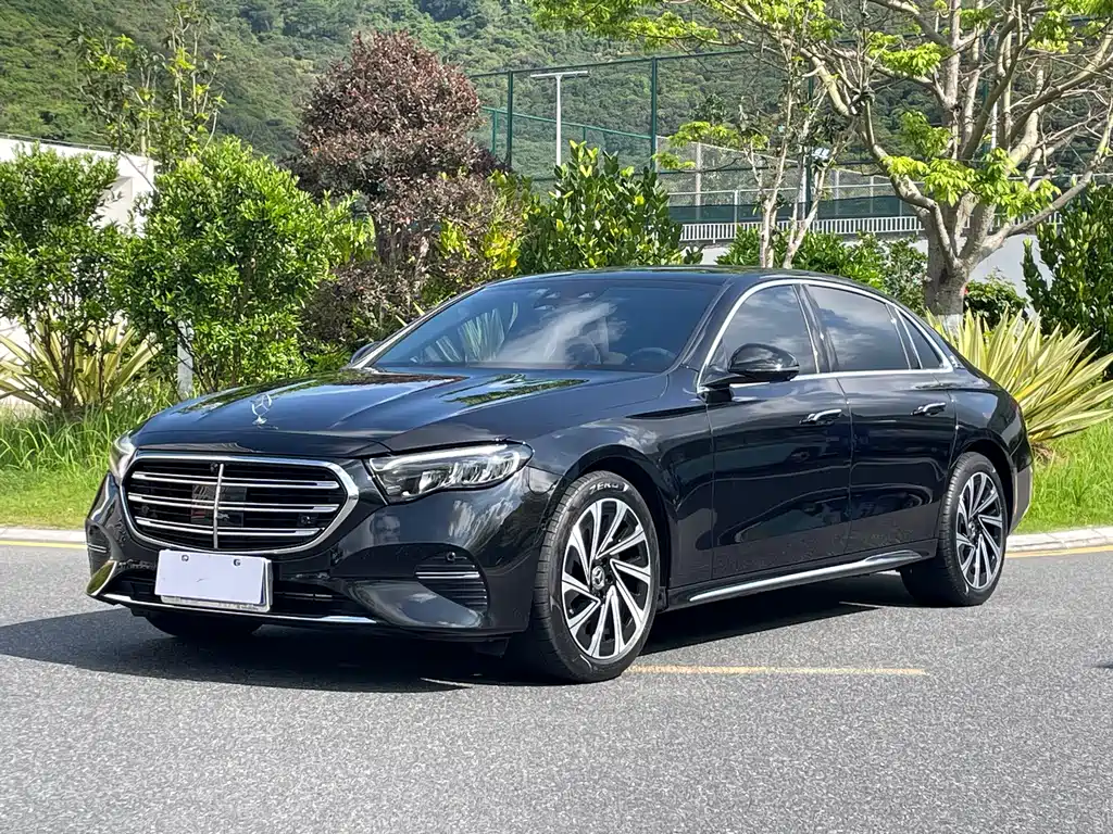 Mercedes-Benz E-Class 2024 — фото 1