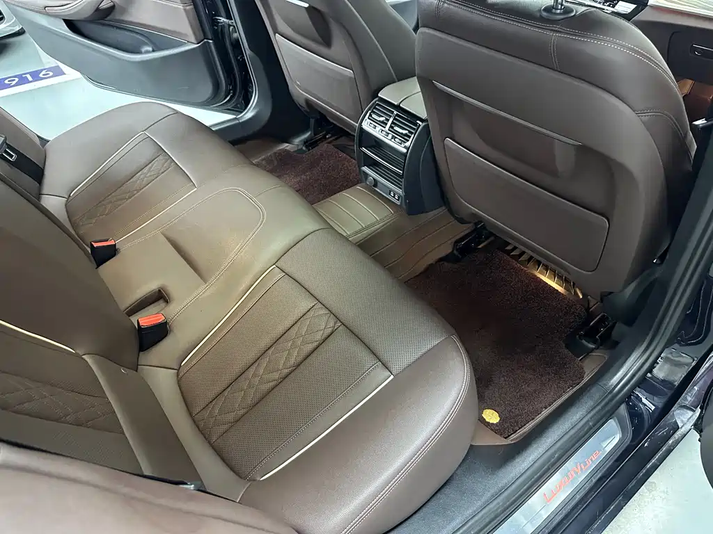 BMW 5 Series 2020 — фото 11