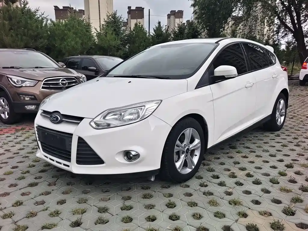 Ford Focus 2014 — фото 1