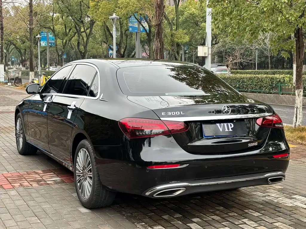 Mercedes-Benz E-Class 2023 — фото 16