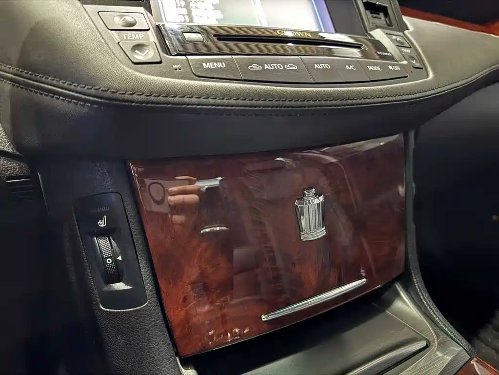 Toyota Crown 2015 — фото 15