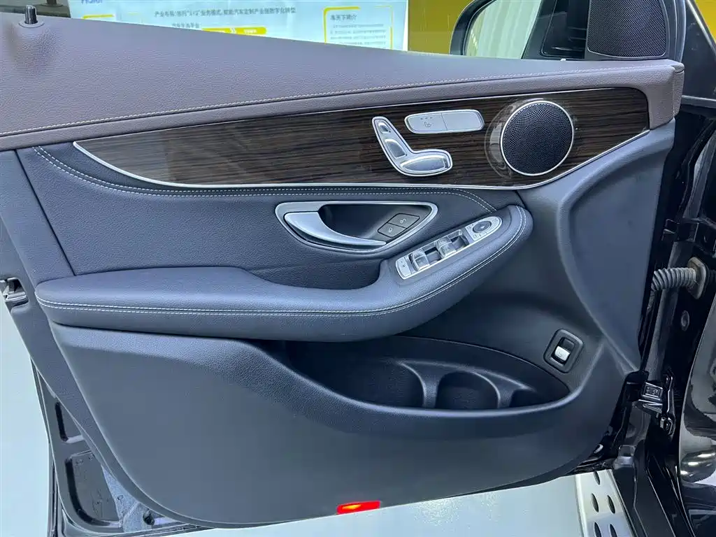 Mercedes-Benz GLC 2018 — фото 17