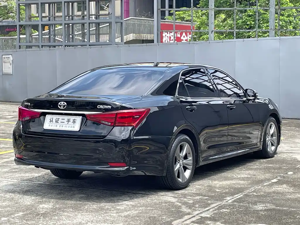 Toyota Crown 2017 — фото 9