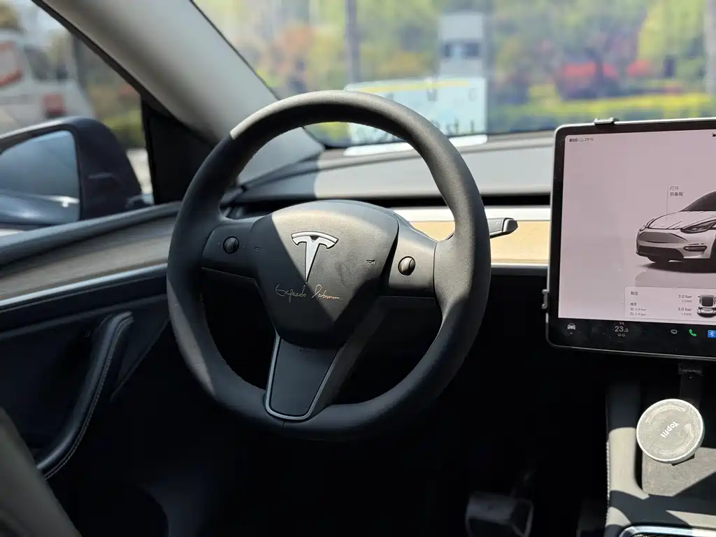 Tesla Model Y 2023 — фото 11