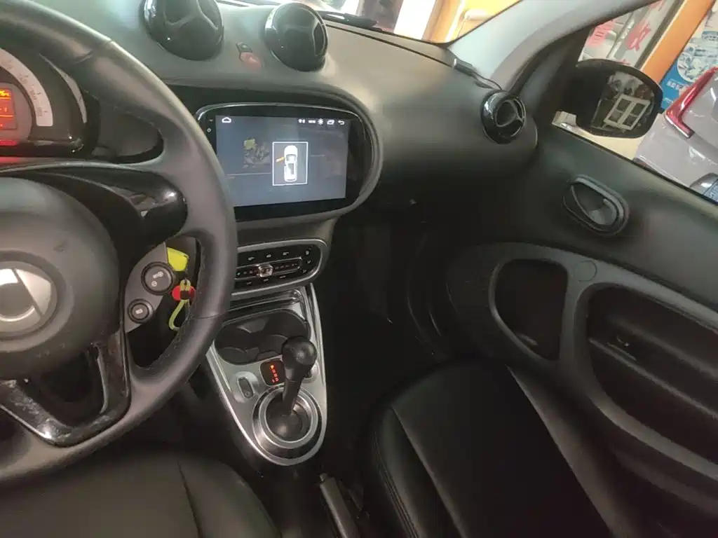 smart Fortwo 2018 — фото 13