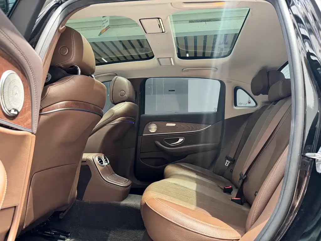 Mercedes-Benz E-Class 2023 — фото 15