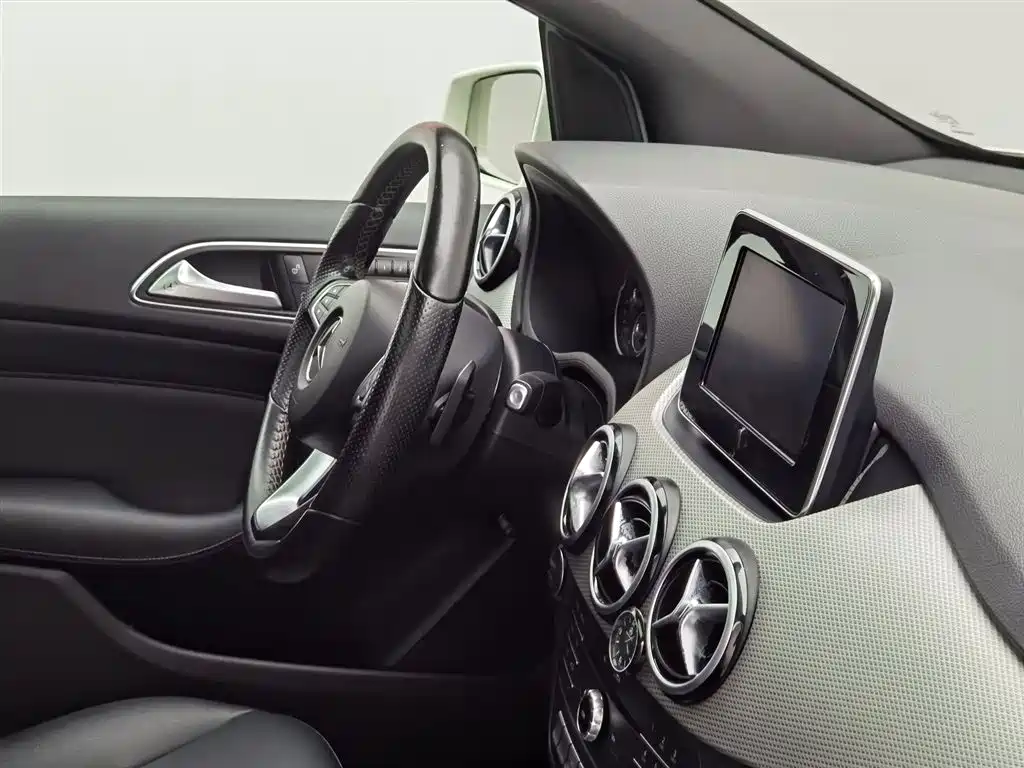 Mercedes-Benz B-Class 2015 — фото 22