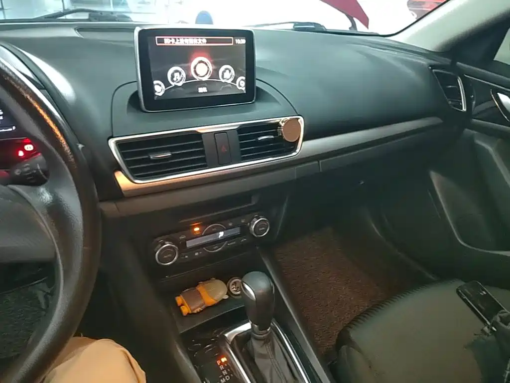 Mazda 3 Axela 2016 — фото 13
