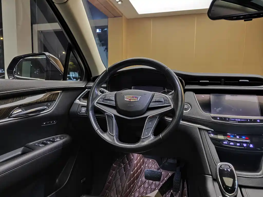 Cadillac XT5 2018 — фото 16