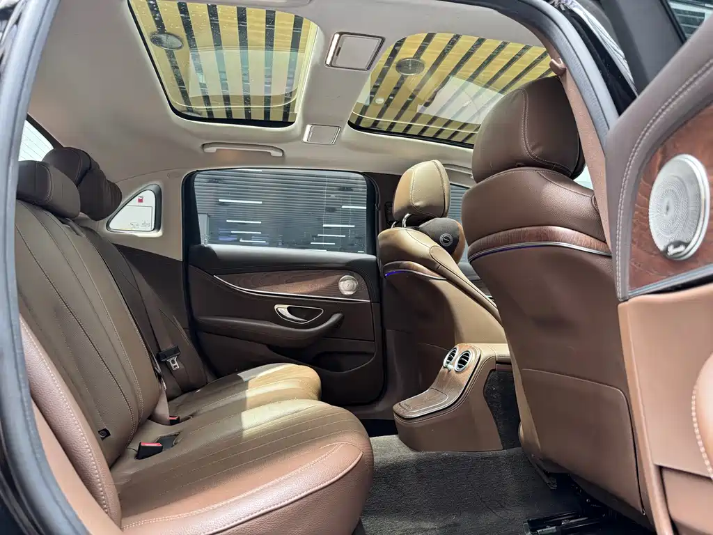 Mercedes-Benz E-Class 2023 — фото 19
