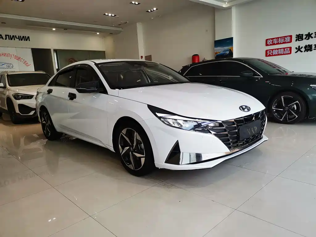 Hyundai Elantra 2022 — фото 3