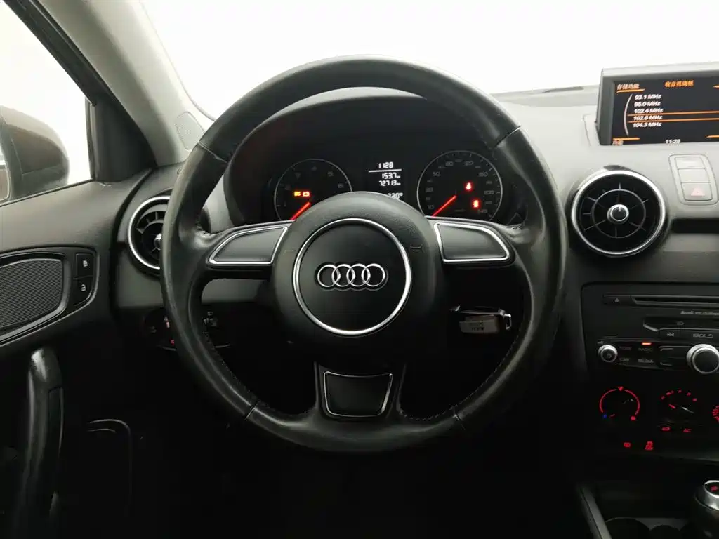 Audi A1 2013 — фото 11