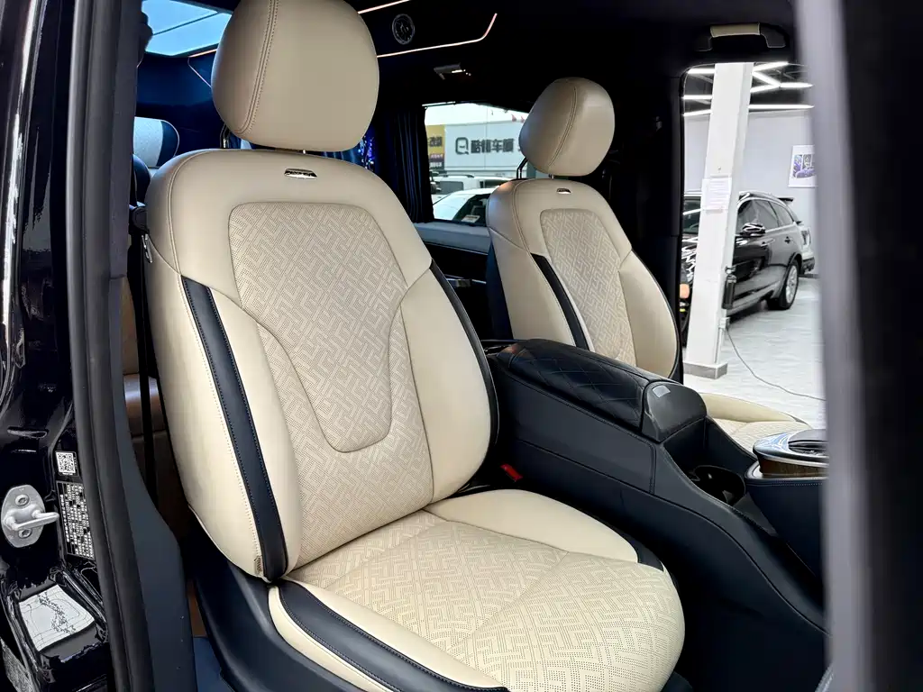 Mercedes-Benz V-Class 2021 — фото 12