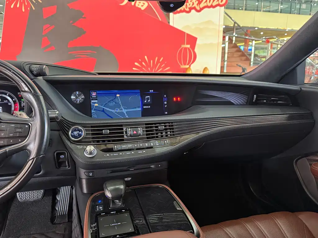 Lexus LS 2018 — фото 15