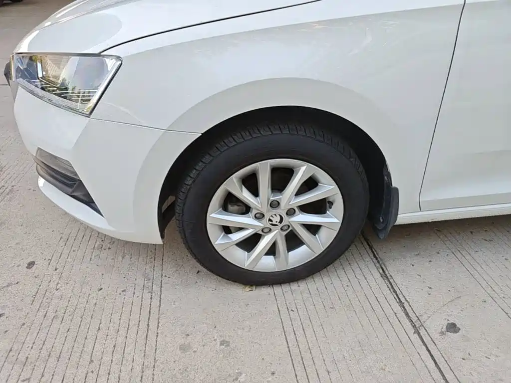 Skoda Rapid Spaceback 2021 — фото 23