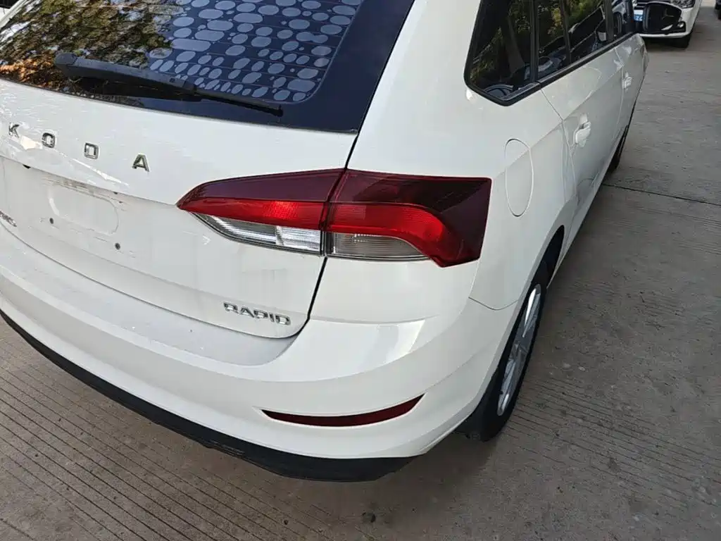 Skoda Rapid Spaceback 2021 — фото 8