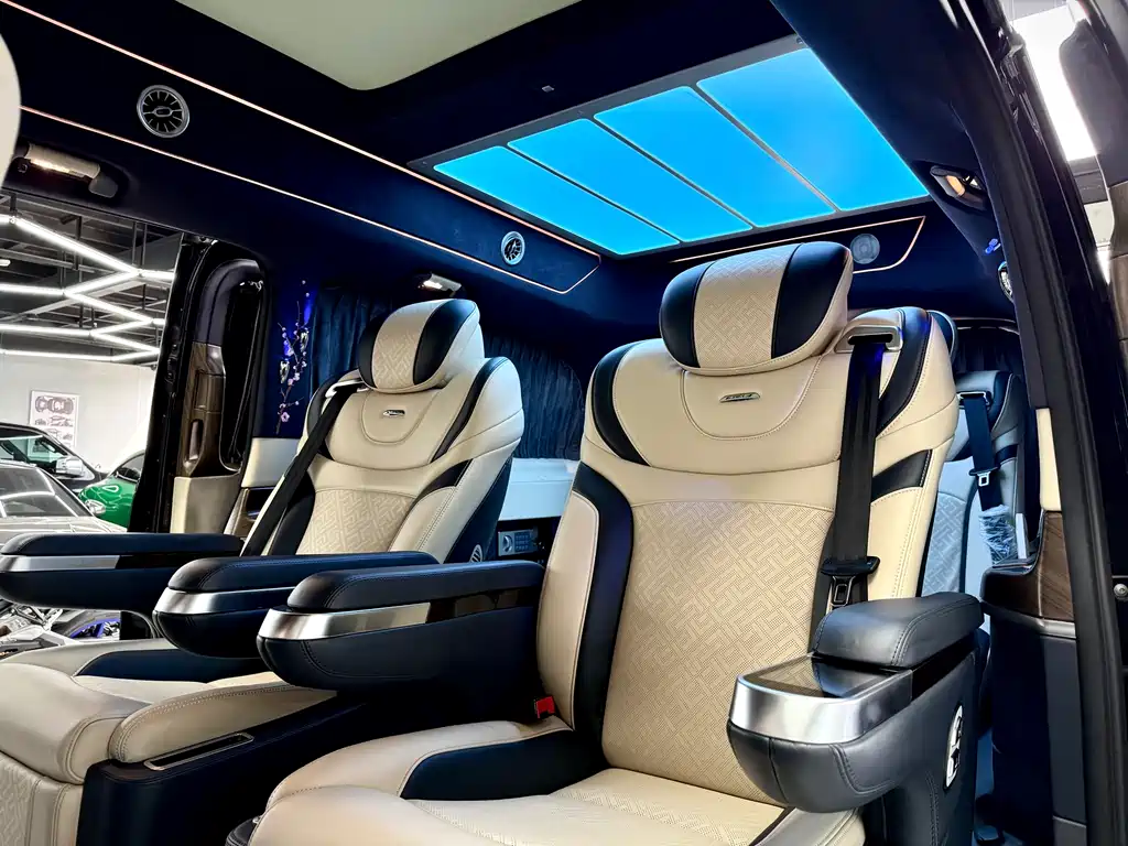 Mercedes-Benz V-Class 2021 — фото 14