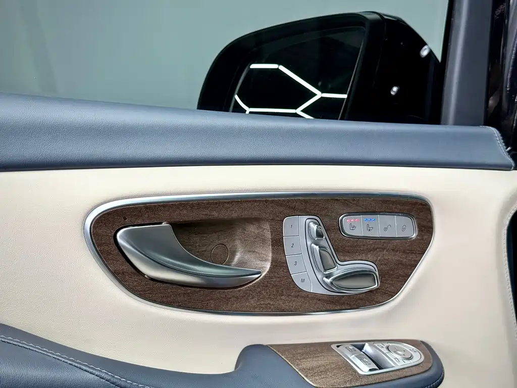 Mercedes-Benz V-Class 2021 — фото 10