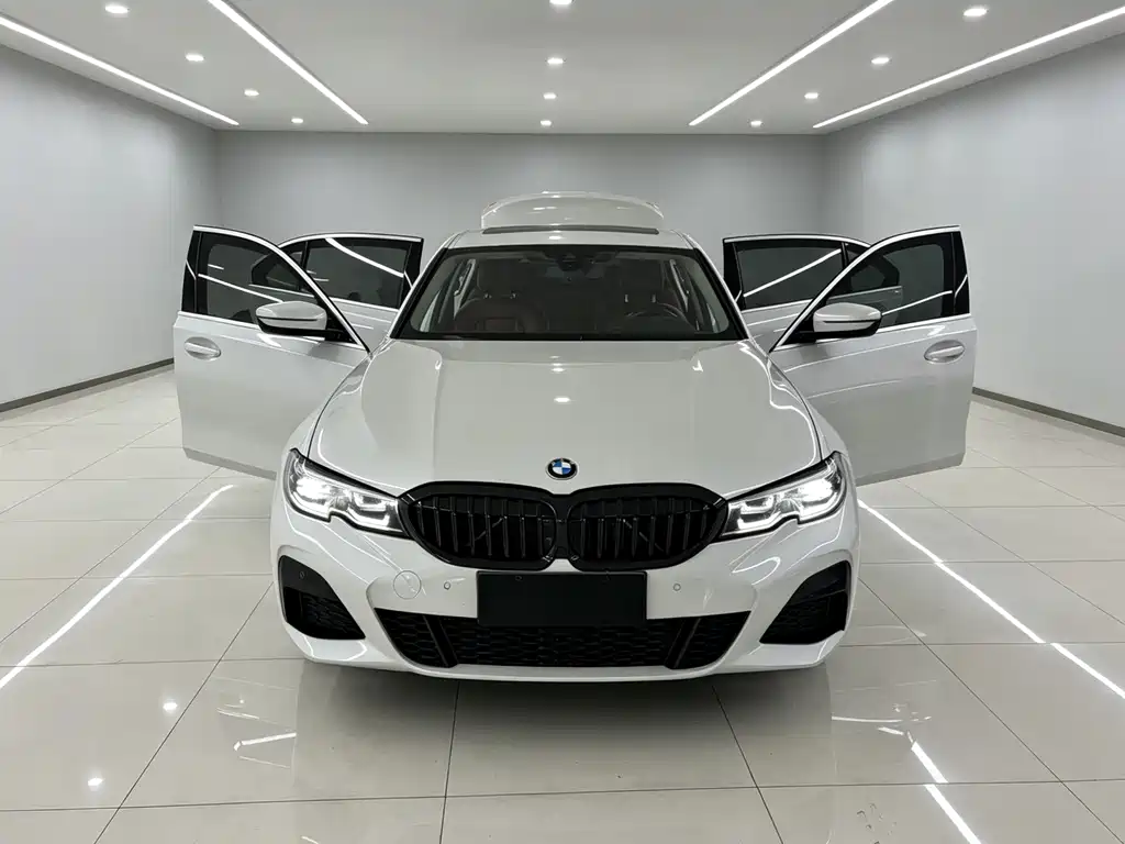 BMW 3 Series 2021 — фото 1