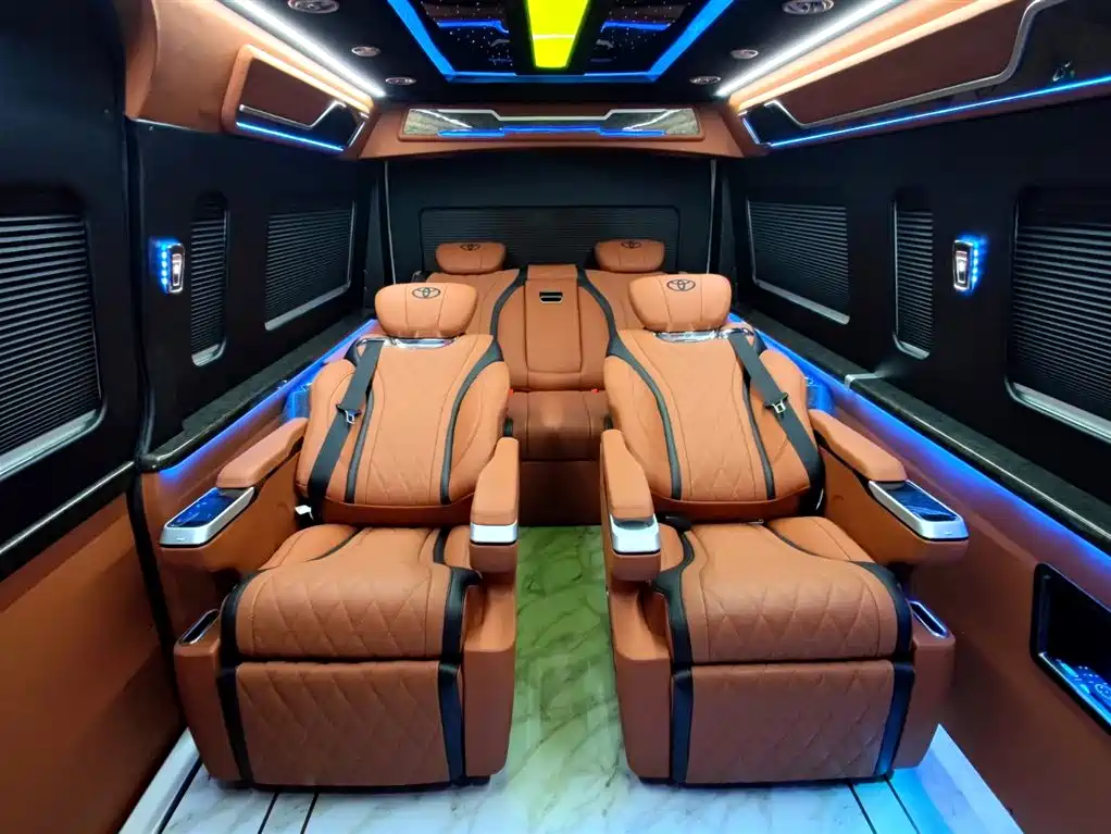 Toyota Hiace 2025 — фото 11