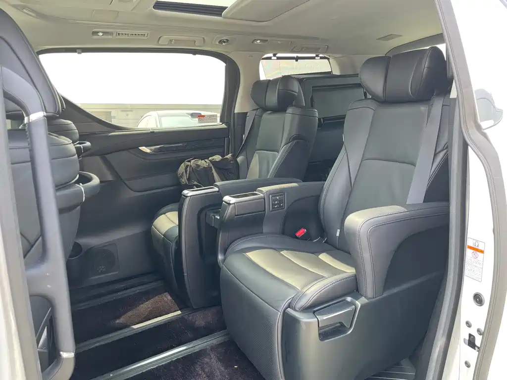 Toyota Vellfire 2020 — фото 11