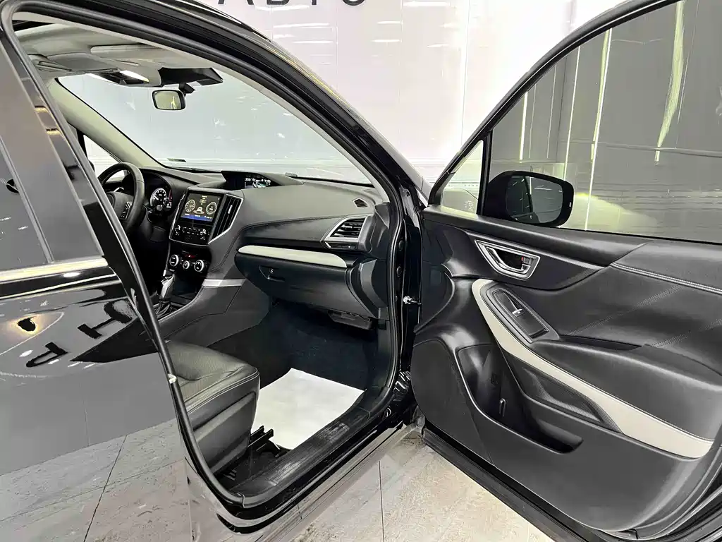 Subaru Forester 2022 — фото 18
