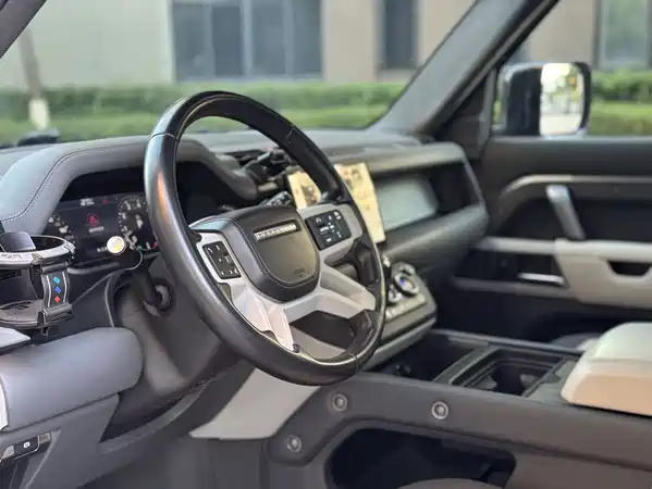 Land Rover Defender 2023