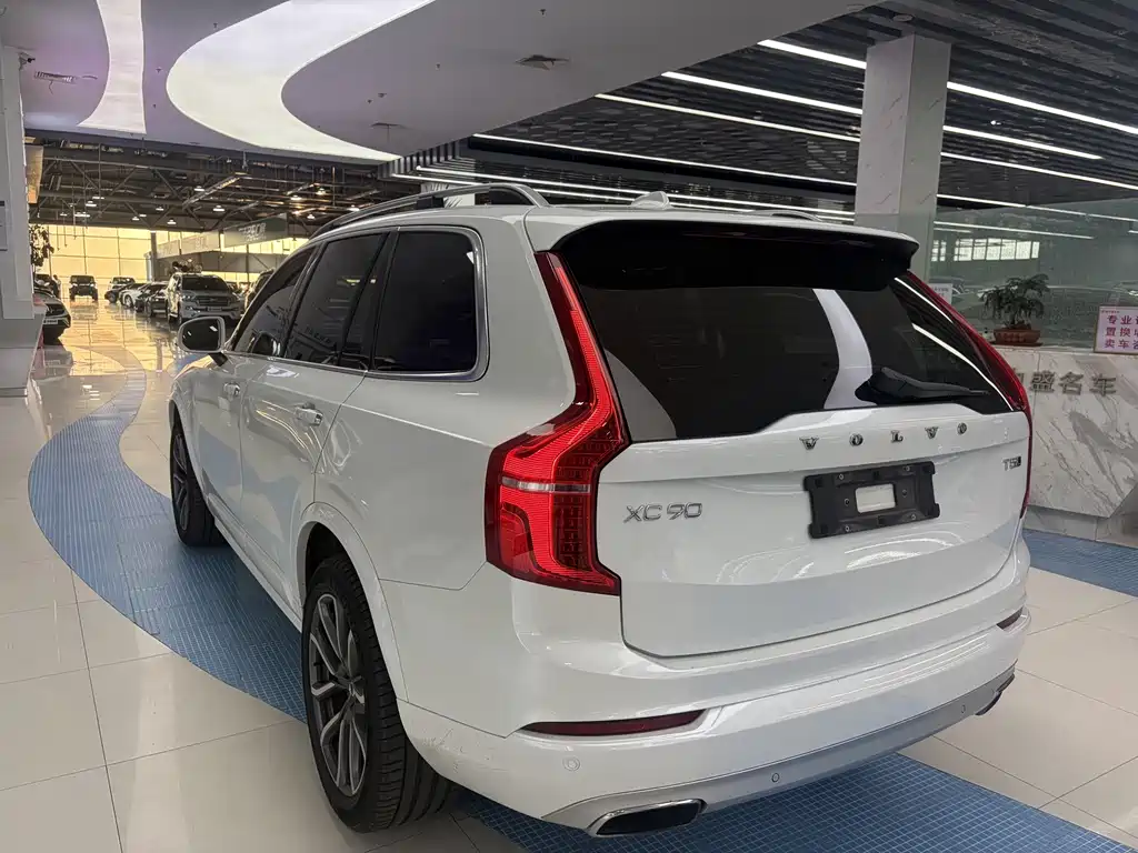 Volvo XC90 2017 — фото 16