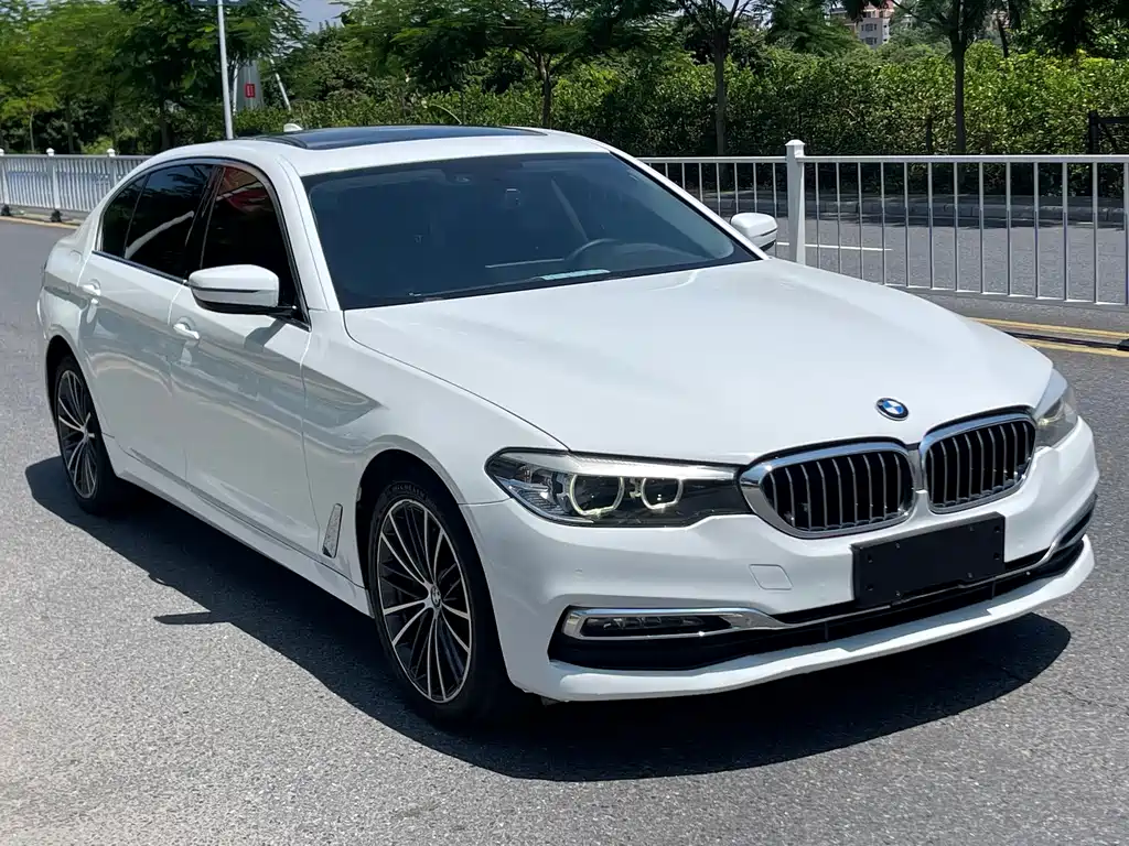 BMW 5 Series 2018 — фото 3