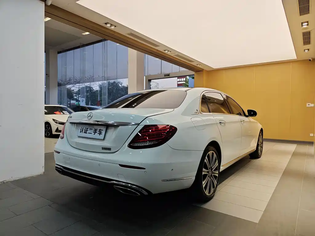 Mercedes-Benz E-Class 2017 — фото 31