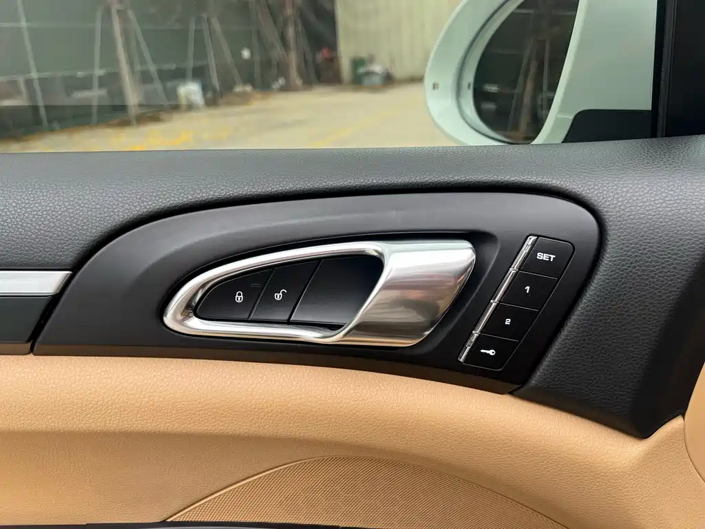 Porsche Cayenne 2016 — фото 18