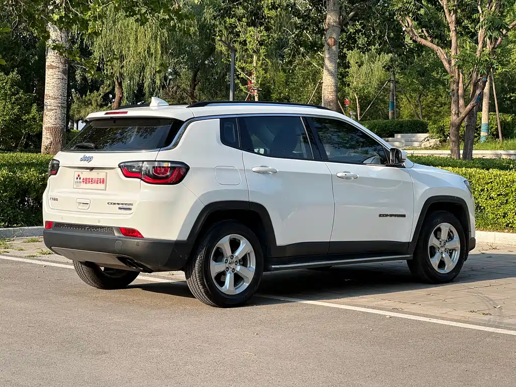 Jeep Compass 2017 — фото 19