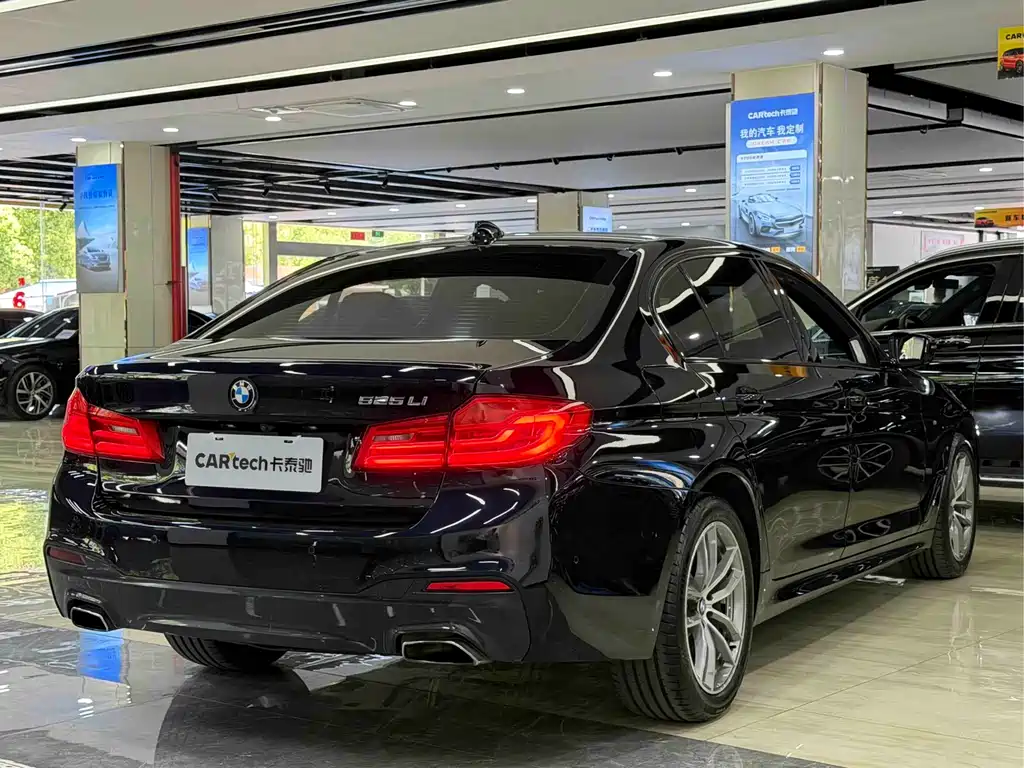 BMW 5 Series 2019 — фото 5