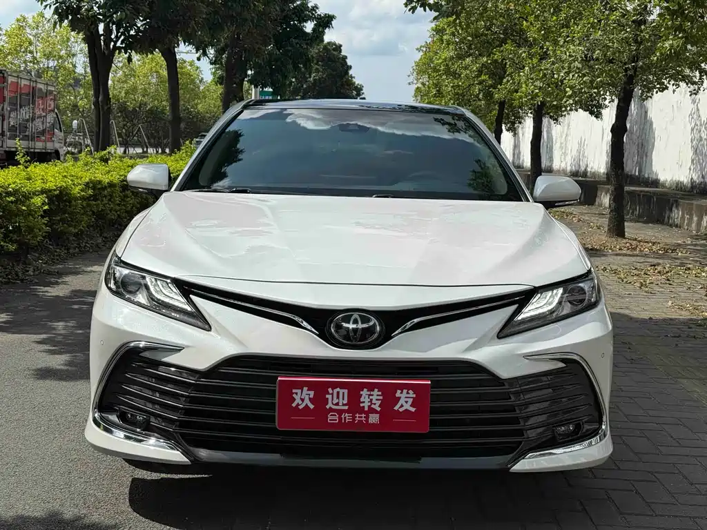 Toyota Camry 2021 — фото 2