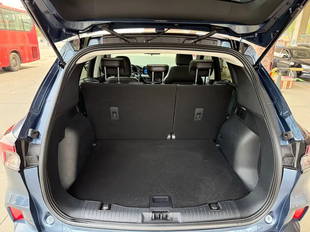 Ford Escape 2022 — фото 13