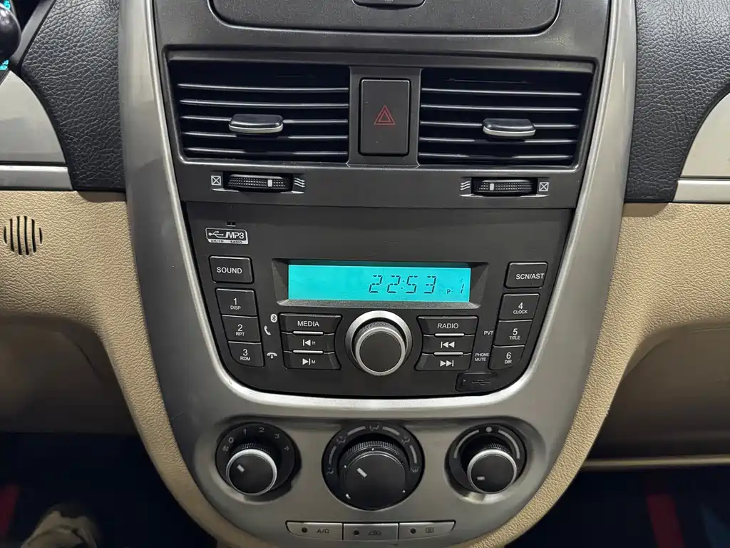 Buick Excelle 2013 — фото 13
