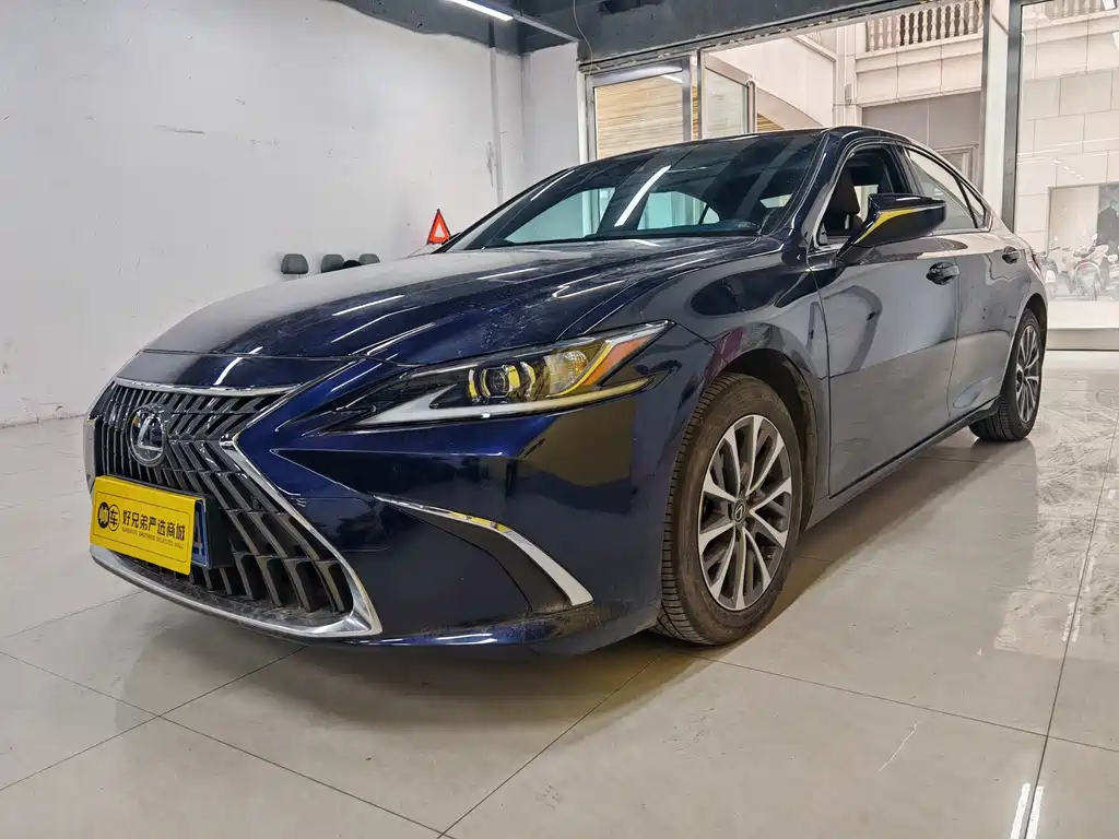 Lexus ES 2023 — фото 1