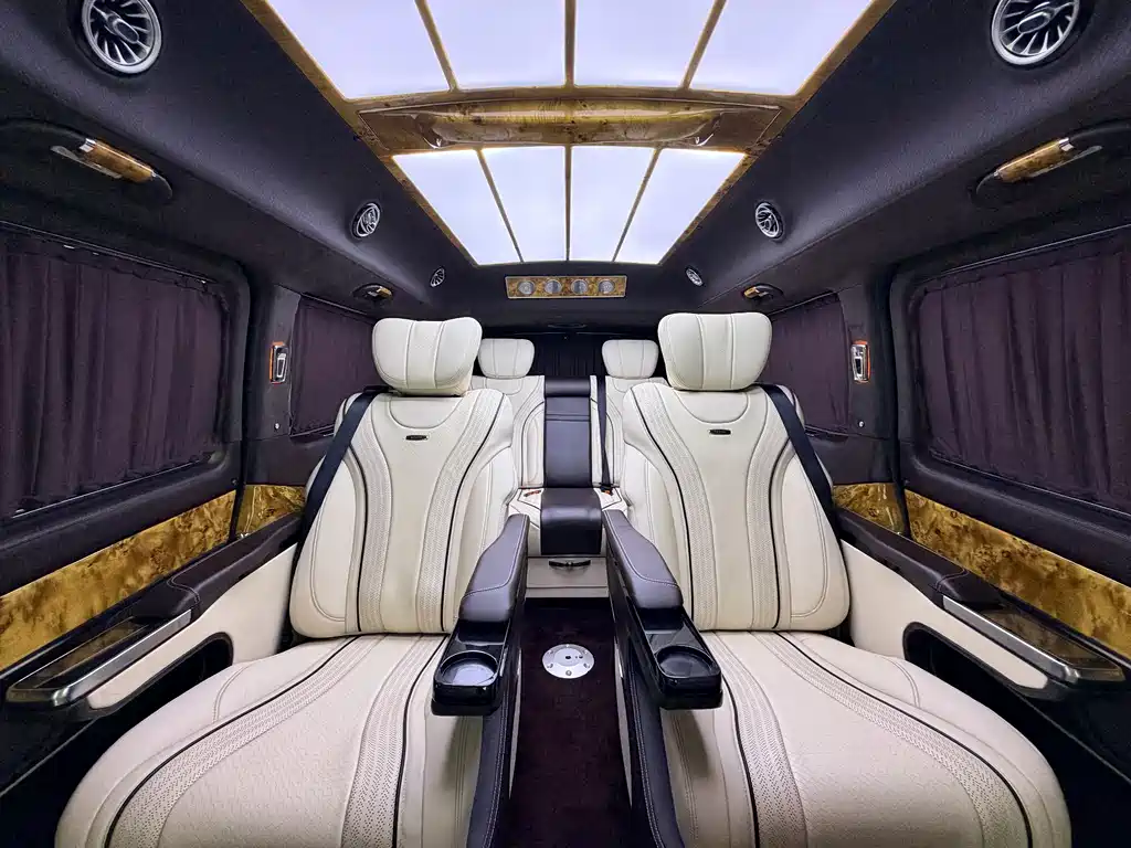 Mercedes-Benz V-Class 2020 — фото 10