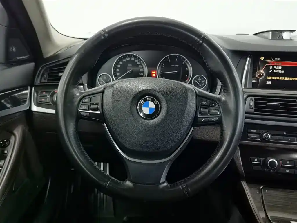 BMW 5 Series 2016 — фото 11